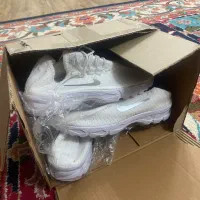 دو جفت کفش سفید اسپرت سایز ۴۱فقط ۵۰۰هزار تومن|کیف، کفش، کمربند|تربت جام, بیست متری منبع آب|دیوار