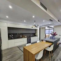 کابینت سفید و ذغالی جزیره کلیافت higloss