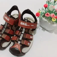 فروش عمده۱۰۰ جفت کفش بچگانه باقیمت خریددو سال قبل