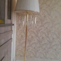 آباژور ایستاده