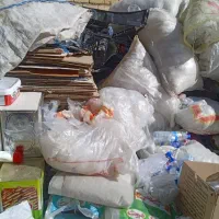 ضایعات پلاستیک و کارتن و غیره