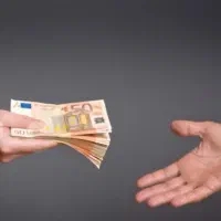 پرداخت و تامیین وام و سرمایه ازاد