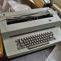 ماشین تایپ لاتین|کلکسیون اشیاء عتیقه|تهران, پردیسان|دیوار