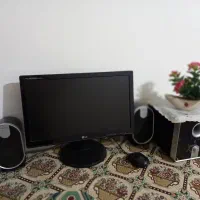 کامپوتر خانگی و میز هر دو با هم|رایانه رومیزی|جلفا, |دیوار