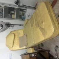 صندلی ومیزارایشگاهی سالم ومرتب|آرایشگاه و سالن‌های زیبایی|رودهن, |دیوار