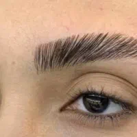 لیفت و لمینت مژه ابرو وکاشت ناخن
