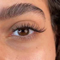 فراخوان جذب مدل اکستنشن و کاشت مژه