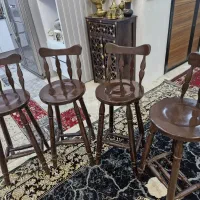 جزیره و ۴ صندلی پایه اپن سنتی