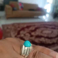 انگشترفیروزه سنگ نیشابوری عجمی پاک خوش رنگ وطبع