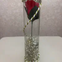 گلدان شیشه ای با گل مصنوعی