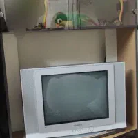 تلویزیون و میز