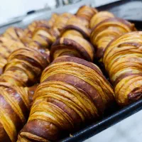 به یک آقای فروشنده سن ۱۸ تا ۲۵ ساله با حقوق خوب