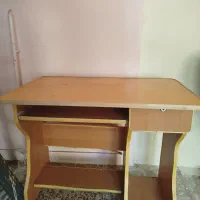 میز کامپیوتر کارکرده
