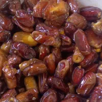خرما و آرد و کیسه آرد
