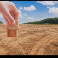 زمین ۲۱۰ متری مسکونی