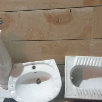 یک عدد روشویی وسنگ توالت