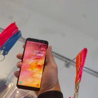 گوشی.سامسونگ.A6.32مشکی تمیز.درحدنو همراه هدیه