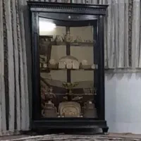 یک عدد ویترین کاملا سالم و کاربردی و جا دار