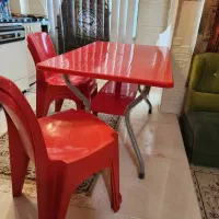 میز و صندلی فایبر گلاس در حد نو