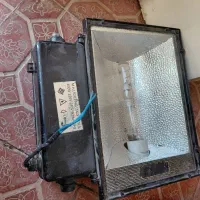 پرژکتور ۱ عدد ب همراه لامپ اضافی