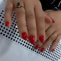 کاشت ناخن در کوچه سکوتی