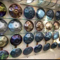 کارمند و فروشنده خانم