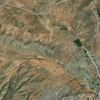 زمین خام نزدیک شهر