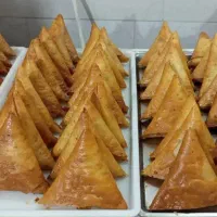 سمبوسه تازه و خوشمزه.بصورت عمده