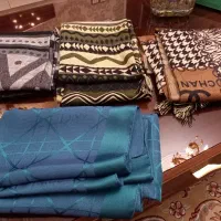 ۳ عدد شال پاییزه و یک روسری ساتن سبز
