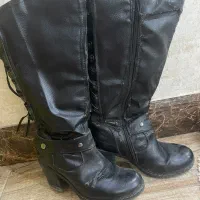 یک جفت بوت بلند چرم داخل خز جنس خارجی|کیف، کفش، کمربند|شیراز, محراب|دیوار
