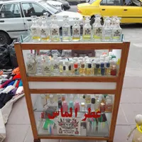 ویترین شیشه ای