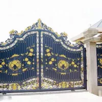 نقاش ساختمان‌ و درب‌ و پنجره