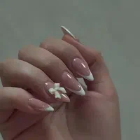 خدمات کاشت ناخن