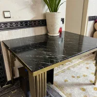 میز غذاخوری در حد نو