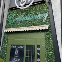 فروشنده خانم