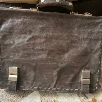 کیف اداری چرمی قهوه ای با طراحی کلاسیک