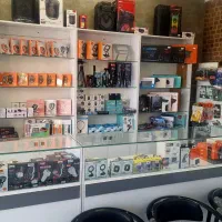 فروشنده موبایل و لوازم جانبی