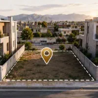 زمین مسکونی ۲۱۶ متری / در به حیاط