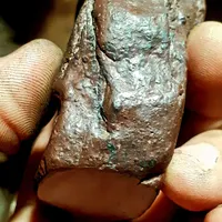 سنگی با پوسته ی سوخته و کندرول|جواهرات|تربت جام, بوستان وحدت|دیوار