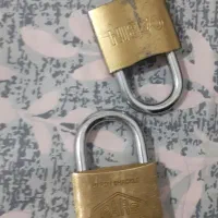 ۲عدد قفل برنجه سالم باکلید در حدنو با چراغ قوه