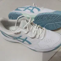 کفش ورزشی  Asics مخصوص تنیس و اسکواش