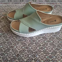 یک جفت صندل زنانه طبی مناسب خارپاشنه