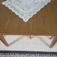 میز ناهارخوری چهار نفره(دوتا صندلی دارد)