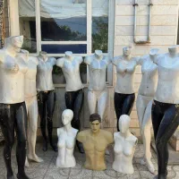 تعدادی مانکن