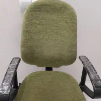 صندلی تحریر و کامپیوتر