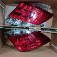 چراغ عقب دنا بسیار تمیز