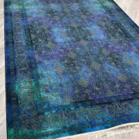 قالی ابریشمی ژورنالی آبی کهکشانی با مبل مینیمال