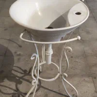 روشویی با پایه فرفوژه