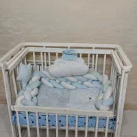 تخت کنار مادر