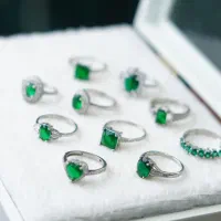 انگشتر نقره زنانه با سنگ جواهری سنتاتیک سبز